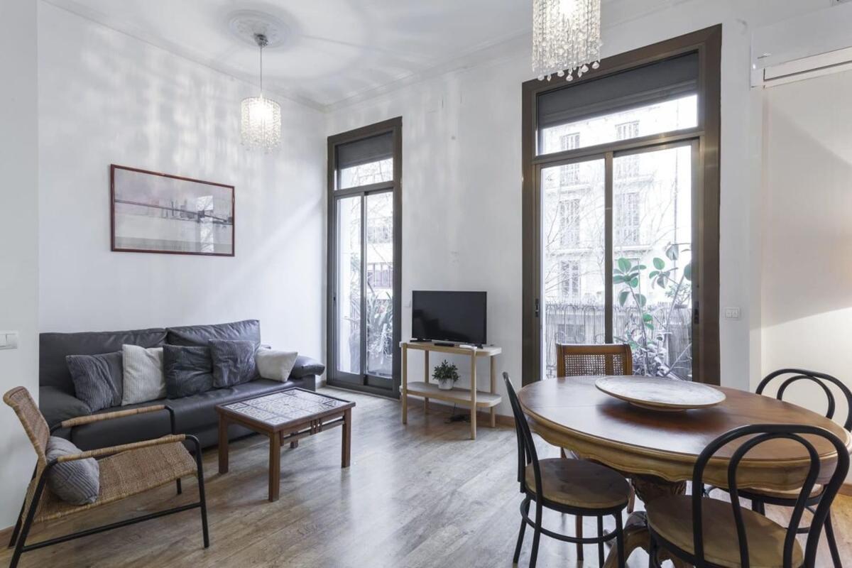 Apartment Pl Universitat Bright And Cozy 2bd - 2bth Barcelona
